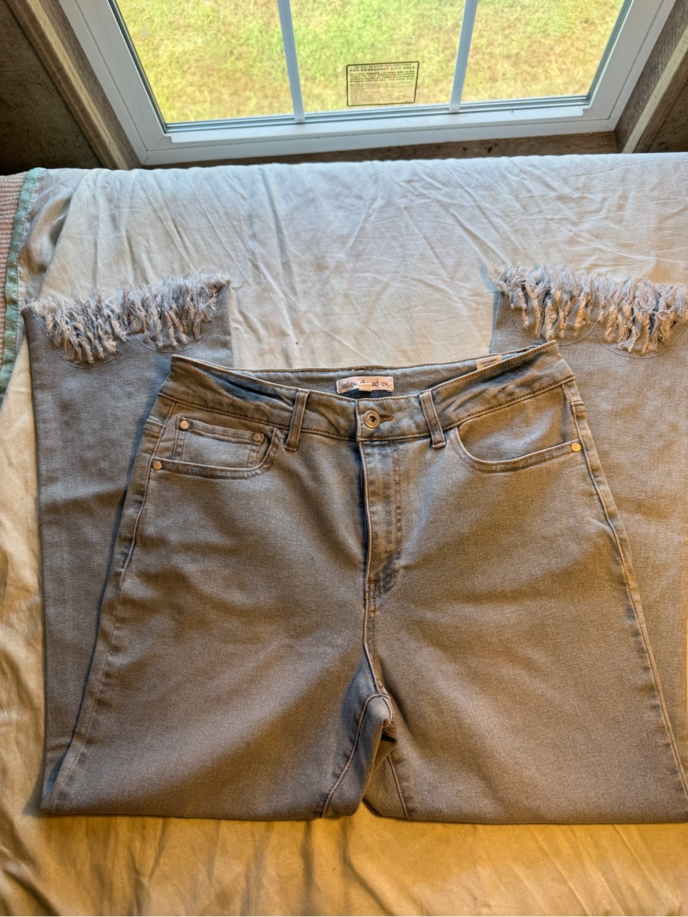 High-Rise Ankle Jeans in Light Gray – Women’s Cropped Fit